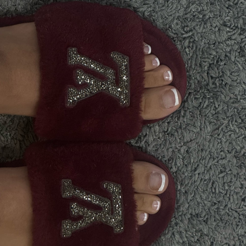 LV Burgundy Fluffy Slippers ❤️